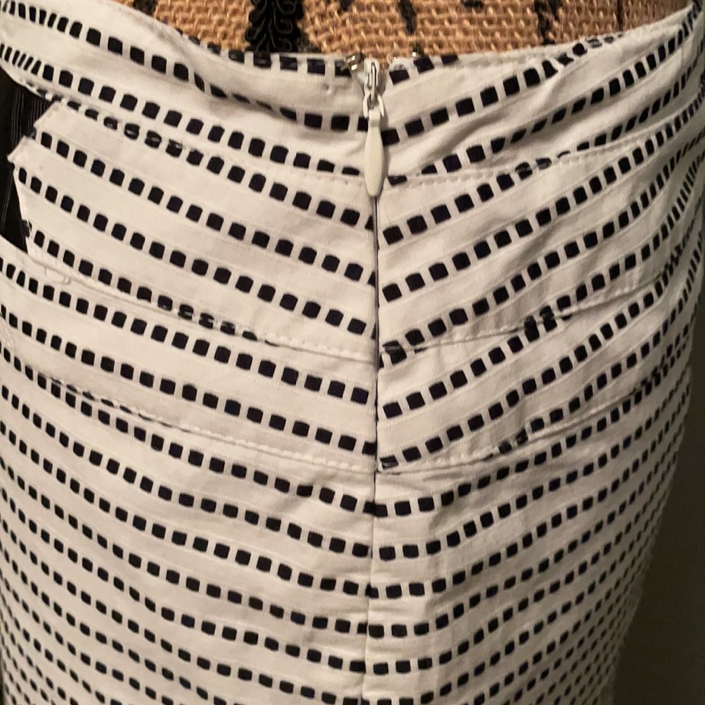 Cass white and black skirt. Size 2. - Picture 4 of 10